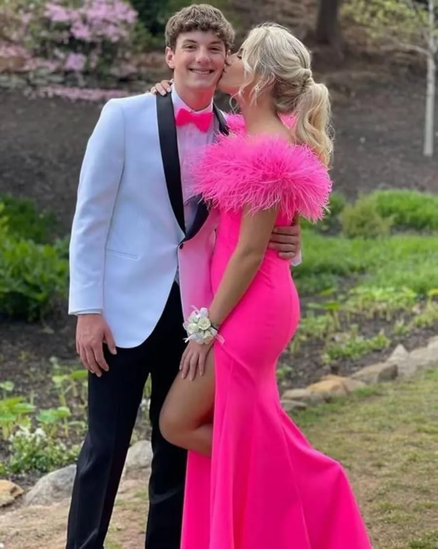 Deep V-Neck Prom Dresses for Women 2023 Mermaid Formal Dress Off Shoulder Feather Evening Gown Chiffon Split Long Train