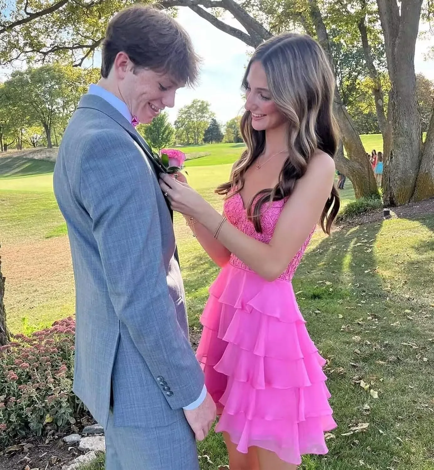 Short Homecoming Dresses for Teens 2025 Chiffon Lace Applique Strapless Prom Dresses Tiered Mini Cocktail Party Gown