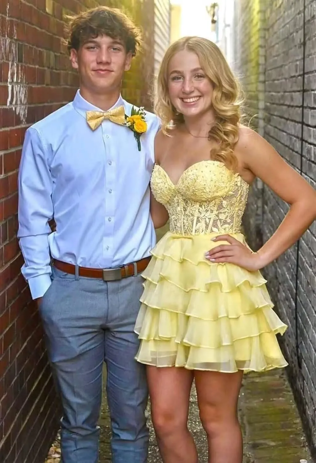 Short Homecoming Dresses for Teens 2025 Chiffon Lace Applique Strapless Prom Dresses Tiered Mini Cocktail Party Gown
